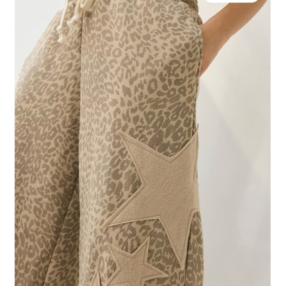 Urban Outfitters Star Patterned Tan Joggers - Picture 2 of 5